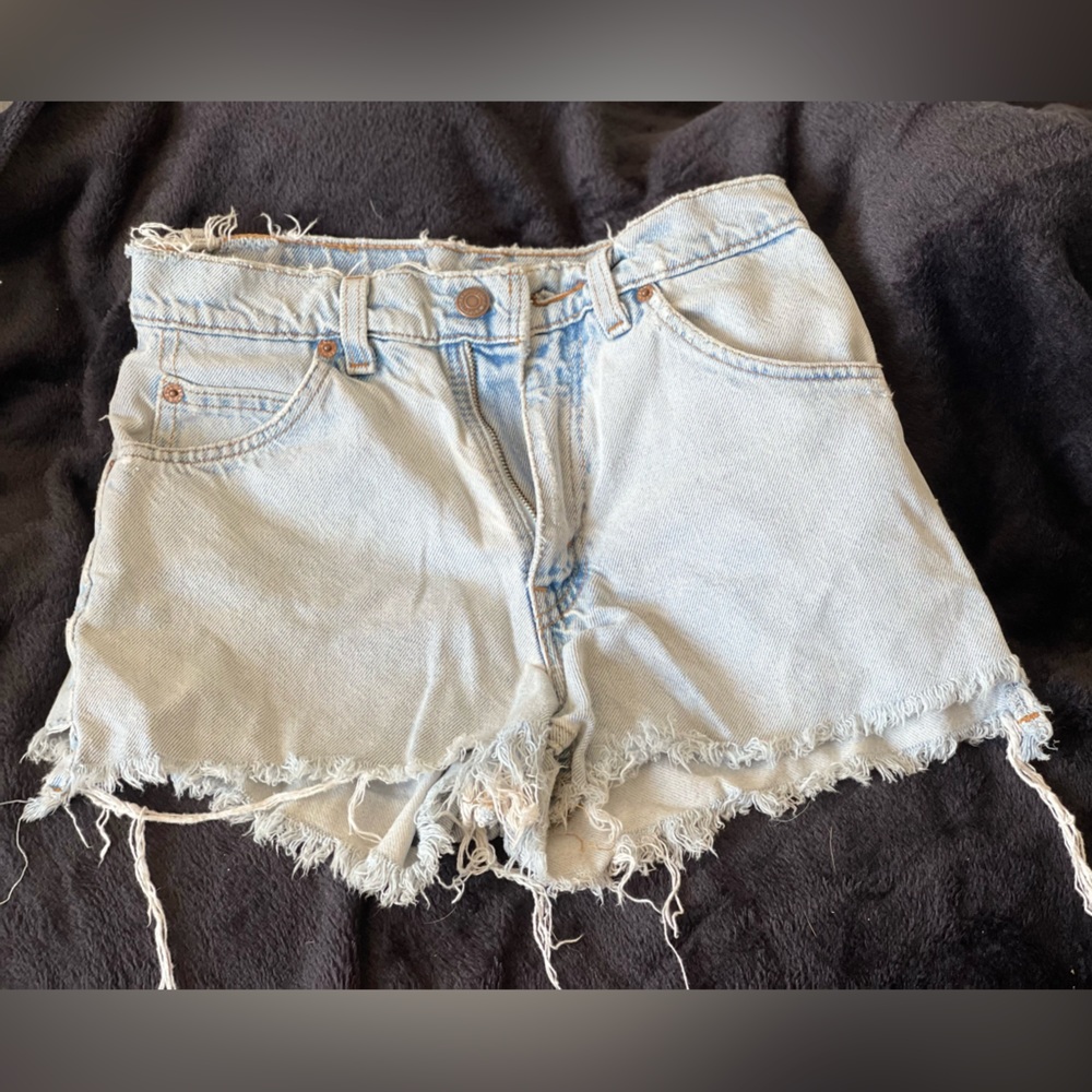 Distressed vintage high waisted Levi denim shorts 910 Levi’s